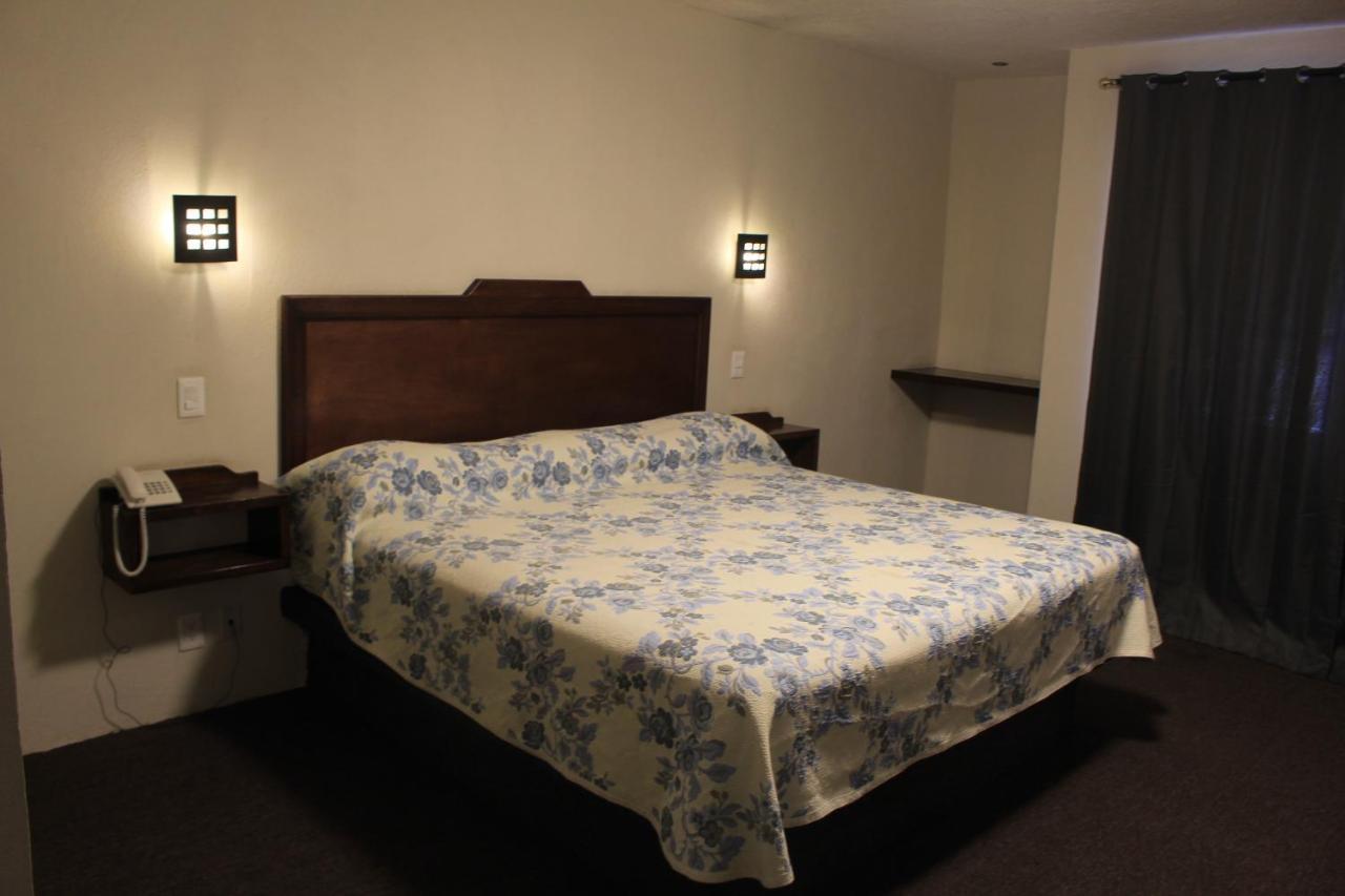 Hotel Meson Del Puente Acambaro Екстер'єр фото